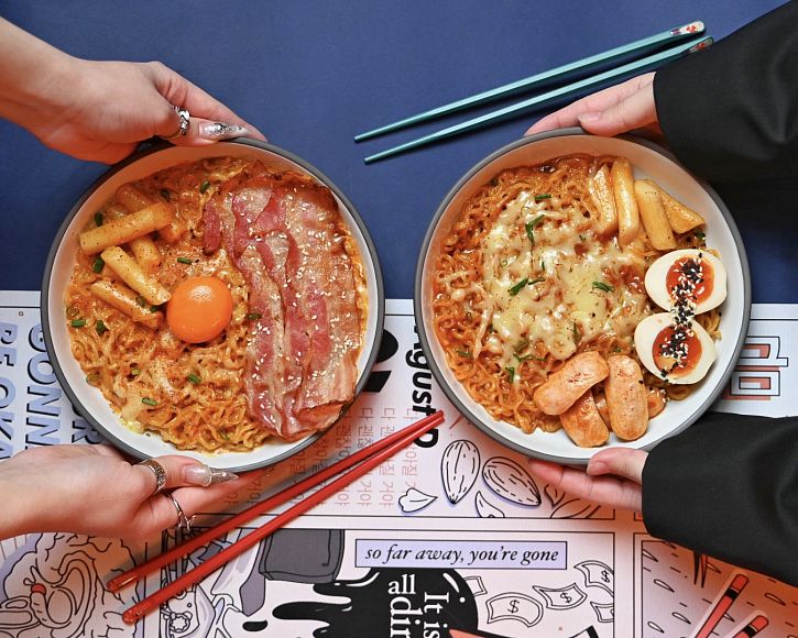 корейский стритфуд в KOOK k-pop в Кук блюда корейской кухни